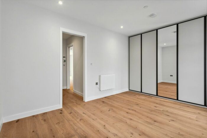 1 Bedroom Flat To Rent In George Street, Richmond, TW9