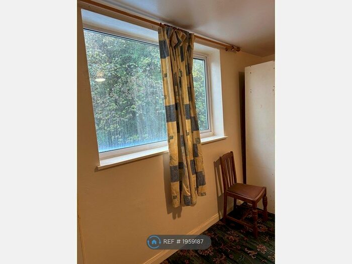 1 Bedroom Flat To Rent In High Street, Chatham, ME4