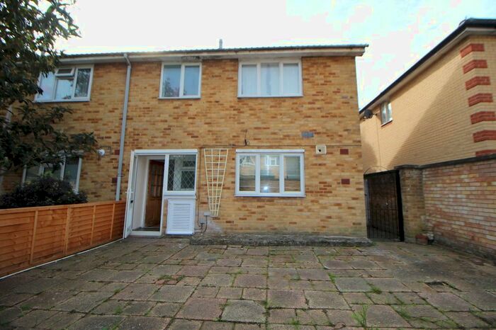 3 Bedroom Terraced House To Rent In Grantham Road, Manor Park, E12