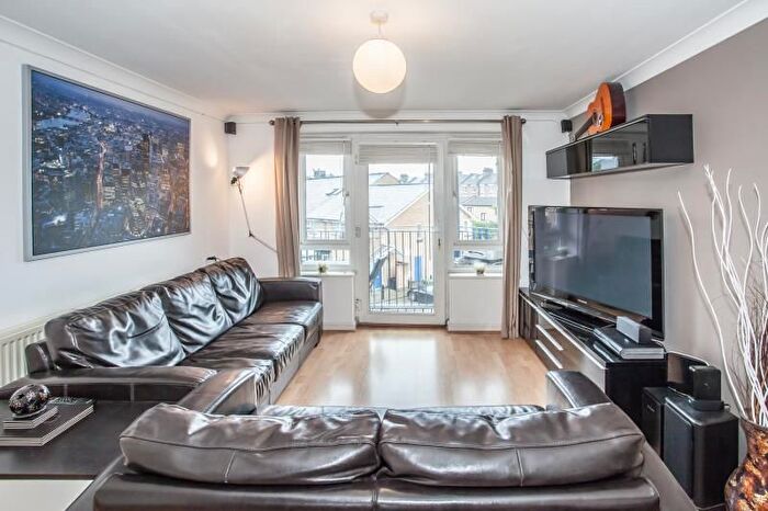 1 Bedroom Flat To Rent In Woodger Road, Shepherds Bush, London, W12