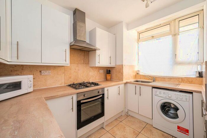 2 Bedroom Flat To Rent In Priory Green, Islington, London, N1