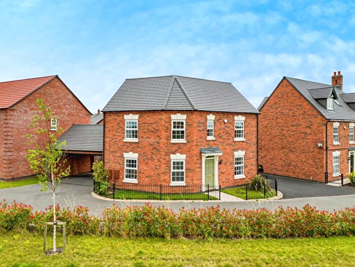 3 Bedroom Detached House For Sale In Arkall Avenue, Tamworth, Staffordshire, B79