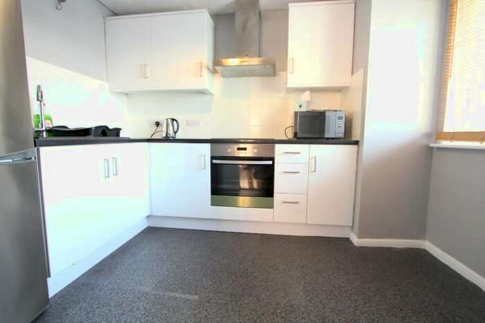 1 Bedroom Flat To Rent In Caroline Close, London, SW16