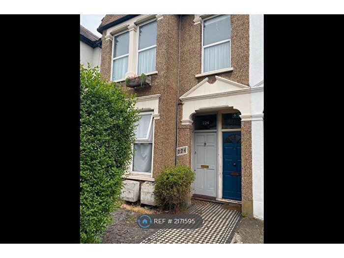 4 Bedroom Flat To Rent In Sangley Road, London, SE6