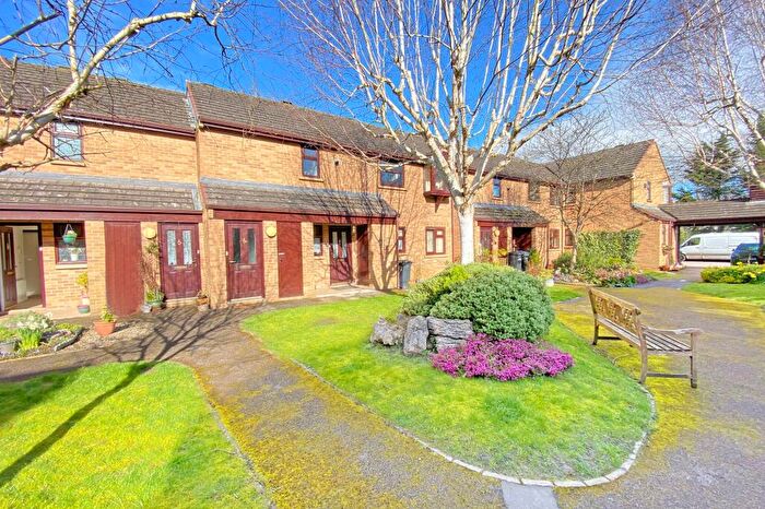 2 Bedroom Flat For Sale In Wetherby Road, Charlwood, HG2