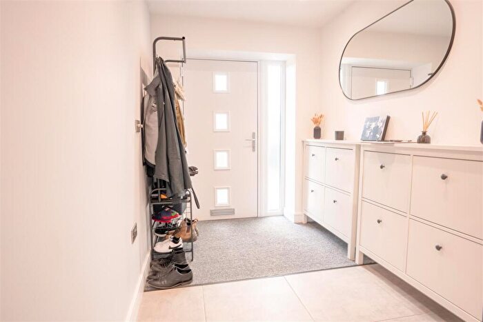 3 Bedroom End Of Terrace House For Sale In Hillcrest Drive, Queensbury, Bradford, BD13
