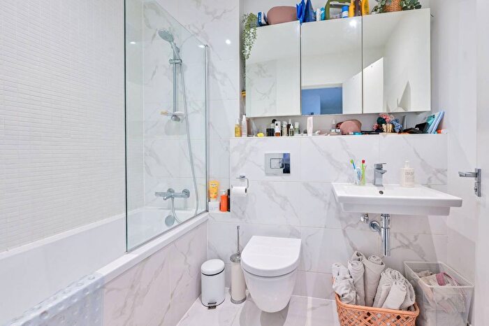 2 Bedroom Flat To Rent In Grange Road, Bermondsey, London, SE1