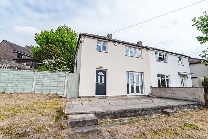 3 Bedroom Semi-Detached House To Rent In The Rein, Seacroft, Leeds, LS14