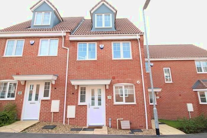 3 Bedroom Town House To Rent In Steeple Way, Rushden, NN10