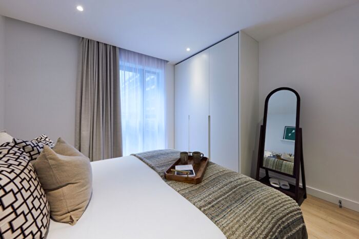 3 Bedroom Apartment To Rent In New Drum Street, Tower Hamlets, London, E1