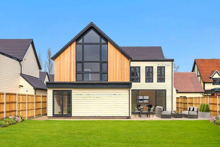 5 Bedroom Detached House For Sale In Cranfield Park Road, Wickford, SS12