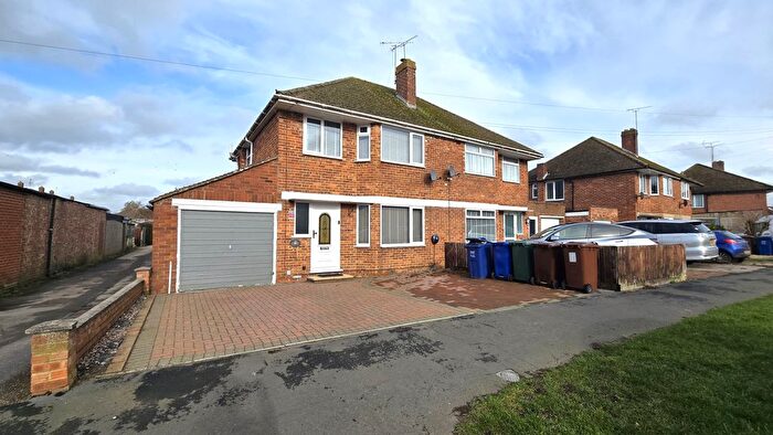 3 Bedroom Semi-Detached House To Rent In Grimsbury Drive, Banbury, OX16