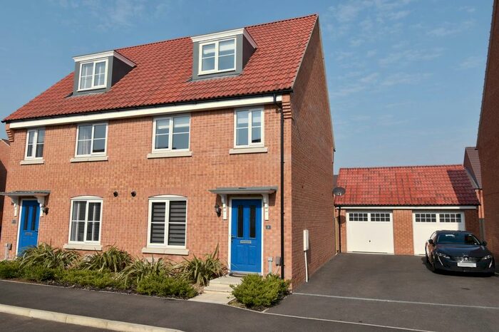 3 Bedroom Semi-Detached House To Rent In Guillemot Drive, Louth, LN11