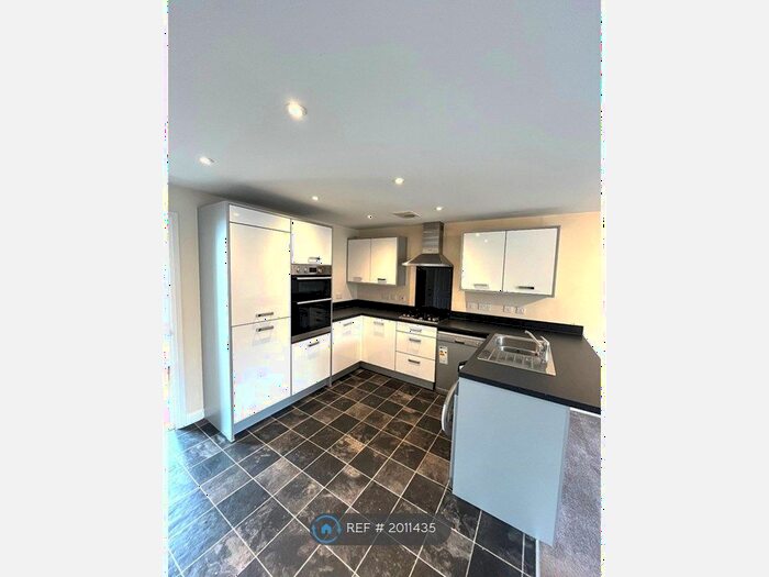 4 Bedroom End Of Terrace House To Rent In Hammond Road, Patchway, Bristol, BS34