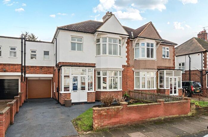 4 Bedroom Semi-detached House For Sale In Callander Road, London, SE6