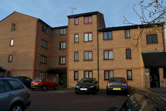 Studio To Rent In Taunton Drive, London, N2