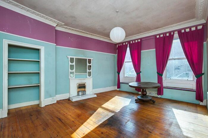 2 Bedroom Flat For Sale In St Stephen Street, Edinburgh, EH3