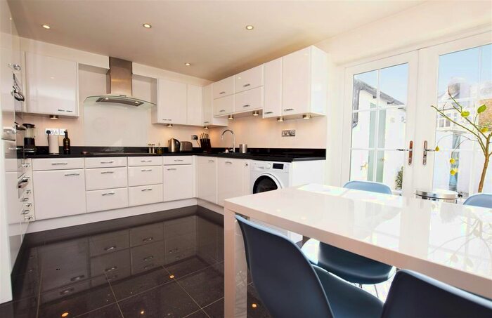 3 Bedroom End Of Terrace House To Rent In Clonmel Road, Teddington, TW11