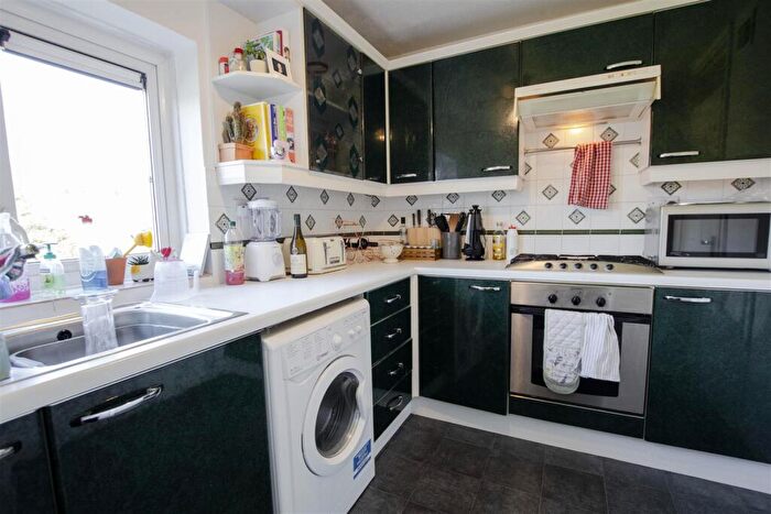 2 Bedroom Apartment To Rent In Herons Way, Birmingham, West Midlands, B29
