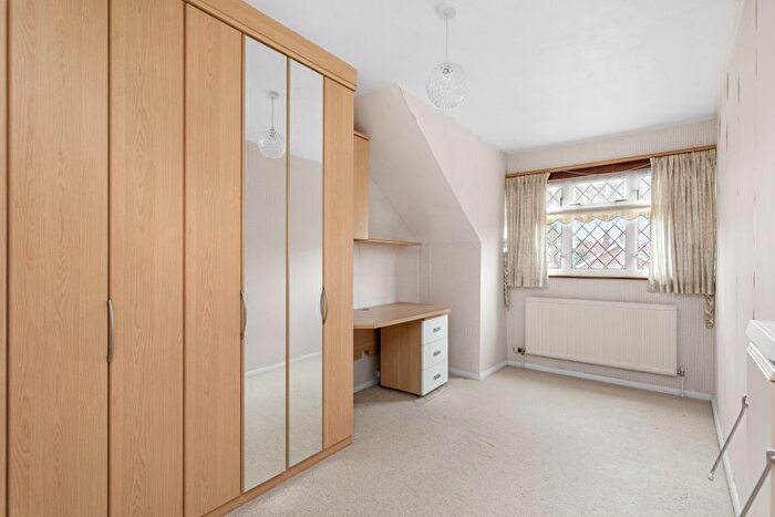 3 Bedroom Detached House For Sale In Laleham Road, Staines-Upon-Thames, TW18