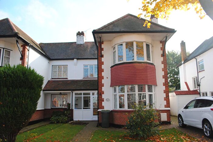 5 Bedroom Semi Detached House To Rent In Tudor Gardens, Leigh-On-Sea, SS9