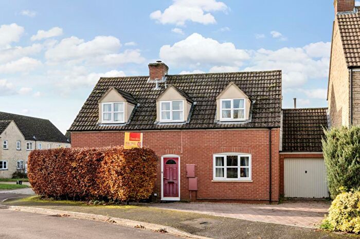 3 Bedroom Link Detached House For Sale In Lechlade, Oxfordshire, GL7