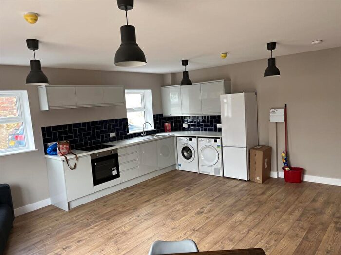 2 Bedroom House To Rent In Gloucester Road, Patchway, BS34