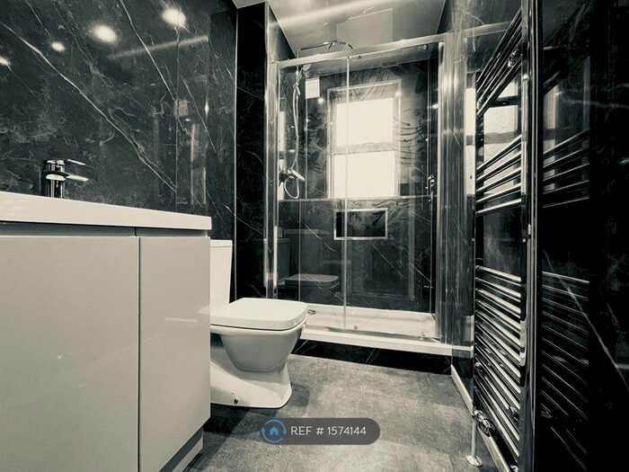 2 Bedroom Flat To Rent In Valleyfield Place, Stirling, FK7