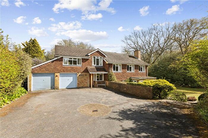 5 Bedroom Detached House For Sale In Lynch Road, Farnham, GU9
