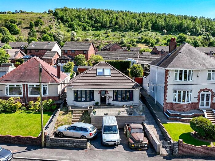 3 Bedroom Detached Bungalow For Sale In Gowerton Road, Penclawdd, SA4