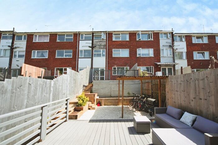 2 Bedroom House For Sale In Brendon Avenue, Luton, LU2