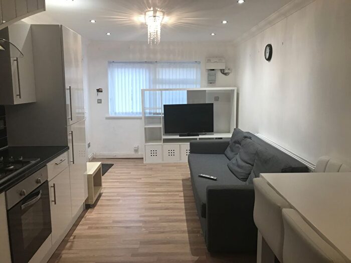 2 Bedroom Maisonette To Rent In Humberstone Road, Luton, Bedfordshire, LU4