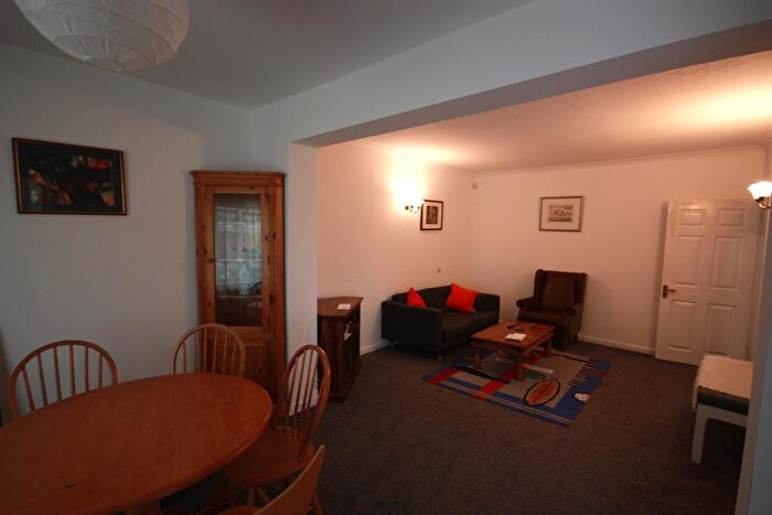 4 Bedroom Semi-Detached House To Rent In Long Drive, East Acton, London, W3