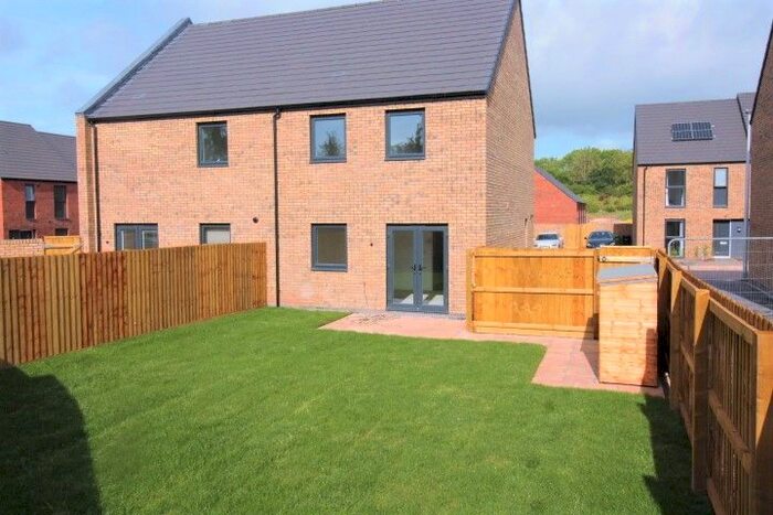 3 Bedroom Semi-Detached House To Rent In Quarry Heights, Harrington Lane, Exeter, EX4