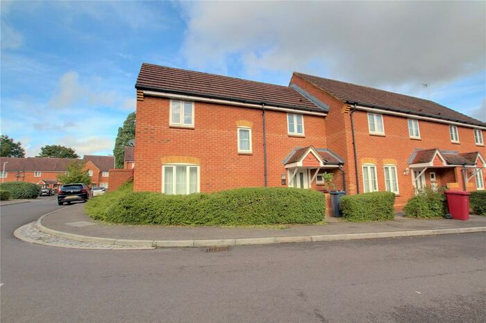 3 Bedroom End Of Terrace House To Rent In Swallows Croft, Reading, Berkshire RG1