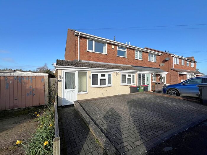 3 Bedroom Semi-Detached House To Rent In Birch Grove, Birchmoor, B78