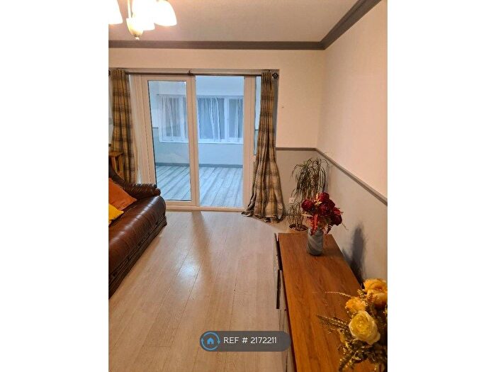 4 Bedroom Semi Detached House To Rent In Throstle Place, Watford, WD25