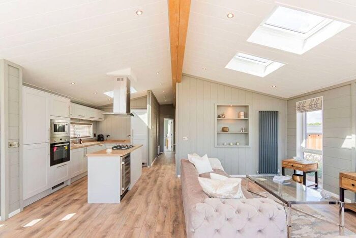 2 Bedroom Lodge For Sale In Maidenhead Road, Windsor, SL4