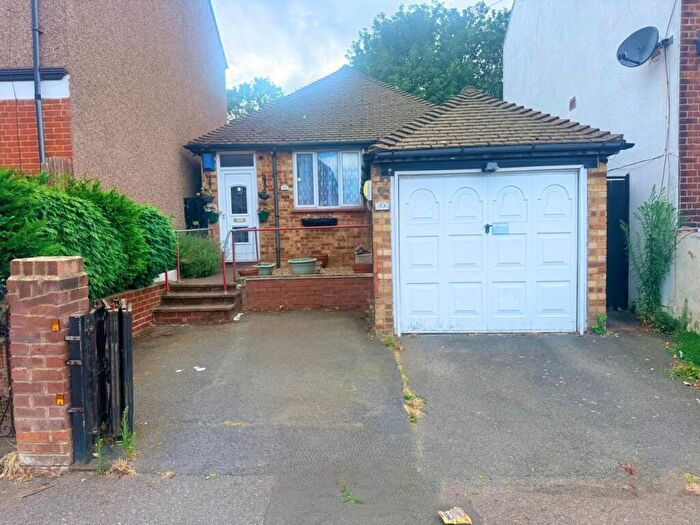 3 Bedroom Bungalow For Sale In Woodlands Road, Gillingham, ME7