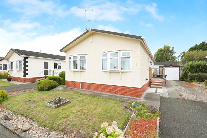 2 Bedroom Mobile/park Home For Sale In The Brambles, Wincham, Northwich, CW9