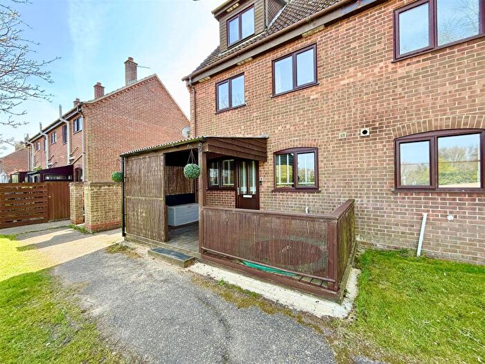 1 Bedroom Flat For Sale In Weavers Close, Stalham, NR12