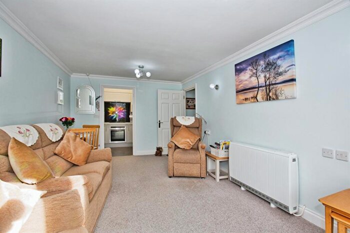 2 Bedroom Apartment For Sale In South Street, Yeovil, BA20