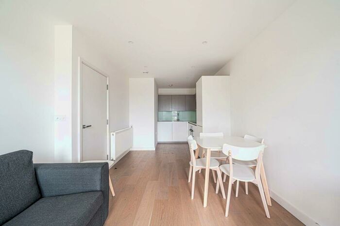 1 Bedroom Flat To Rent In Wilkinson Close, Cricklewood, London, NW2