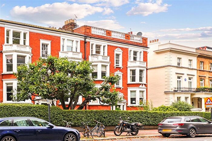 2 Bedroom Flat For Sale In Albert Mansions, Albert Bridge Road, London, SW11