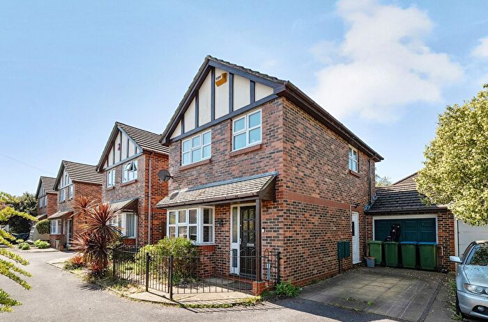 3 Bedroom Detached House For Sale In Cheviot Green, Warsash, Southampton, SO31
