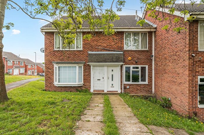 1 Bedroom Flat For Sale In Woodhall Drive, Kirkstall, Leeds, LS5
