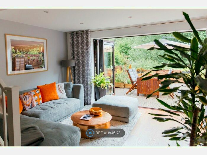 4 Bedroom Terraced House To Rent In Blackburn Way, Godalming, GU7