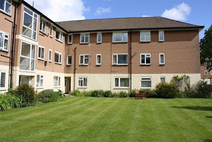 2 Bedroom Flat To Rent In Abbots Court, Sale, M33