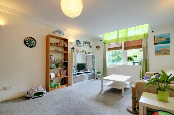 1 Bedroom Flat To Rent In Lyttelton Road, Leyton, E10