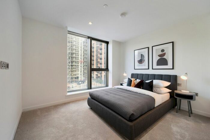 2 Bedroom Flat To Rent In Wood Lane, London, W12